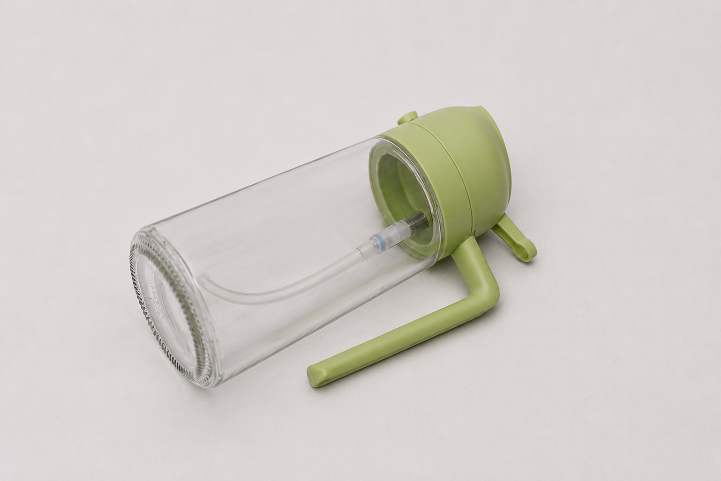 Oil sprayable and pourable bottle