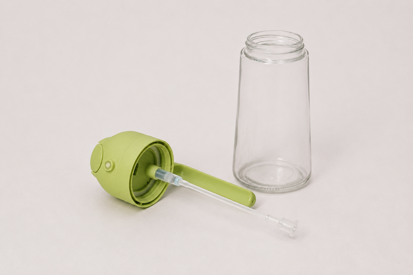 Oil sprayable and pourable bottle
