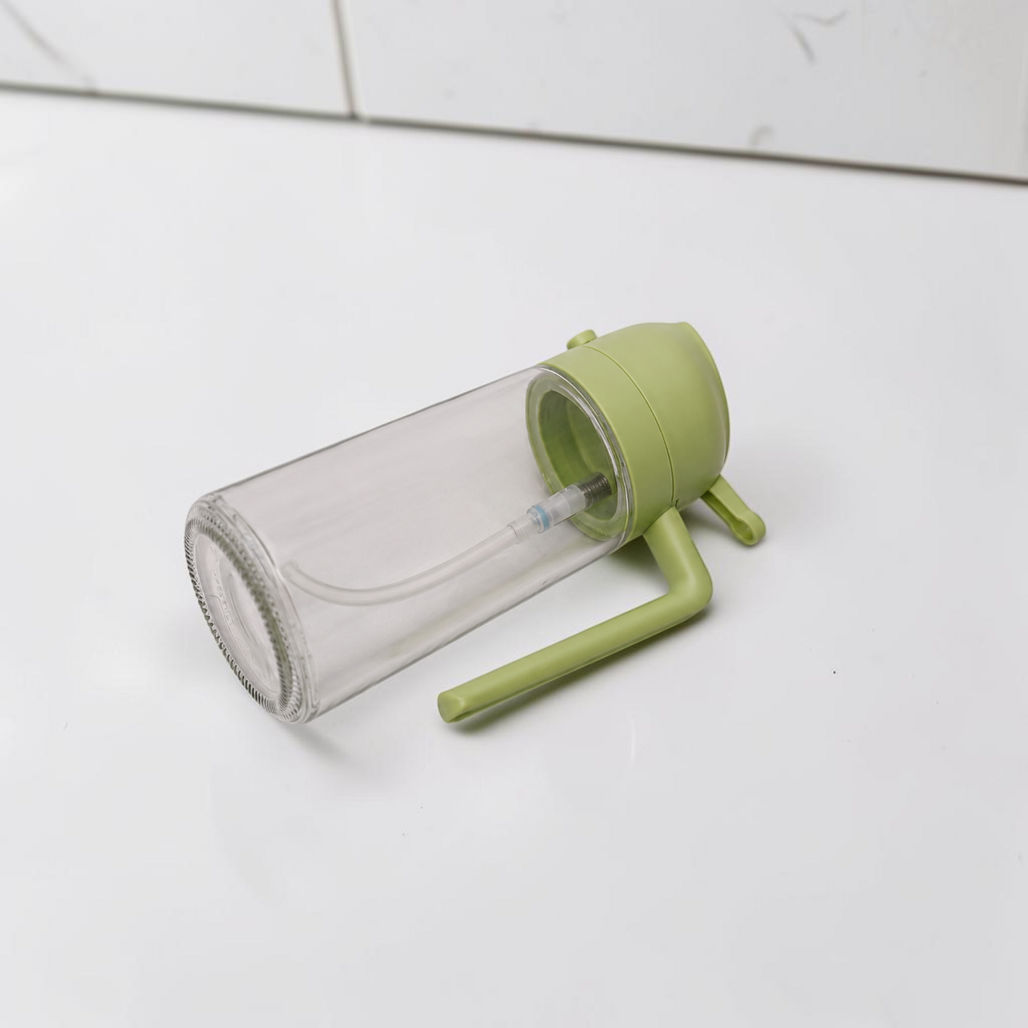 Oil sprayable and pourable bottle